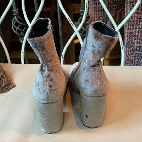 Steve Madden Velvet Gaze Bootie Taupe Size 10 - Picture 7 of 9